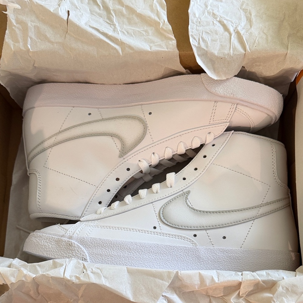 Nike Women’s Blazer Mid in White with Light Gray Swoosh